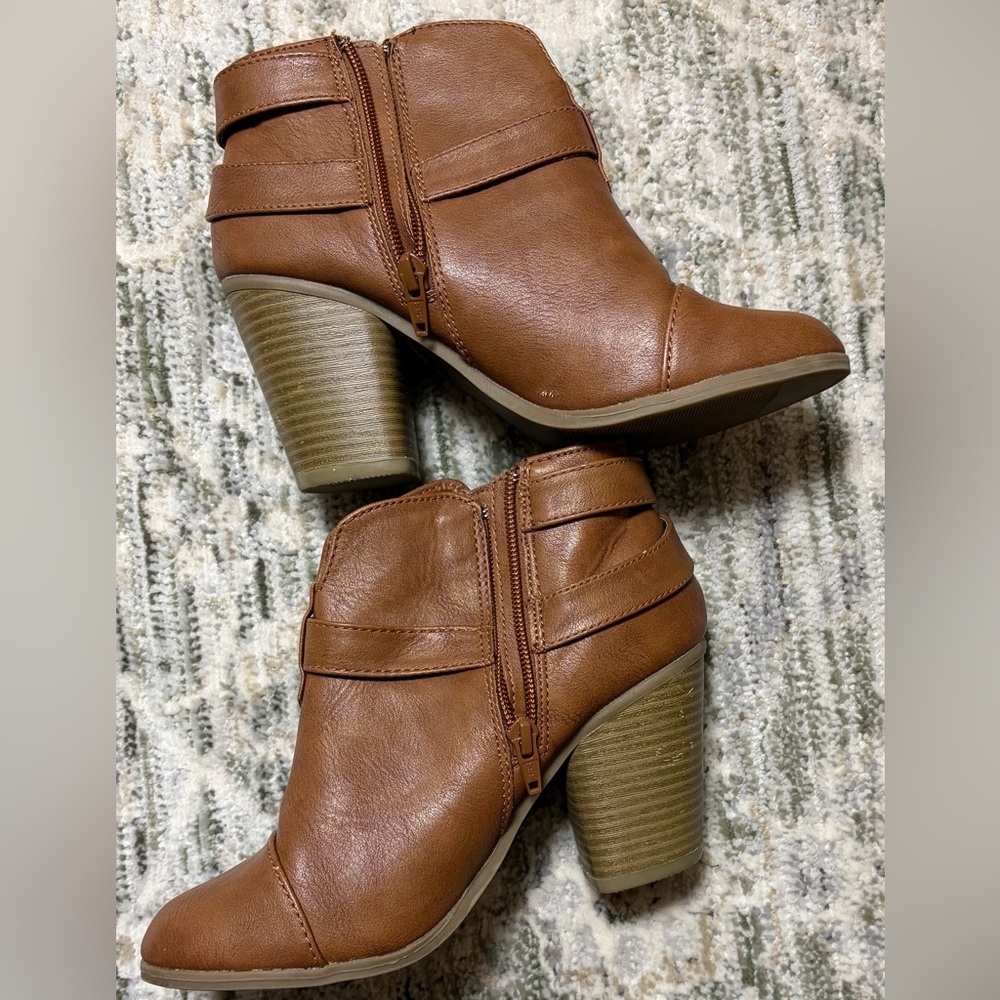 LC Lauren Conrad Bonbon Cognac Ankle Boots Size 7 Block Heel Side Zip Booties - Picture 4 of 9